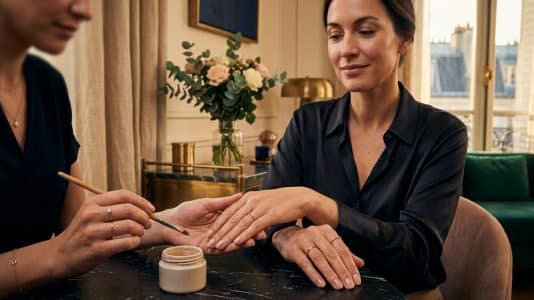 ParisSelectBook - La manucure japonaise tient 4 semaines et aide vraiment à arrêter de se ronger les ongles
