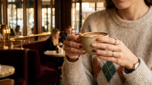 ParisSelectBook - Ongles barista, fuzzy sweater, argyle : 7 manucures hivernales qui vont s'imposer dès décembre 2026