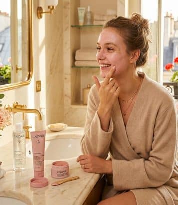 ParisSelectBook - Deux fois par semaine, Chloé Jouannet applique ce masque Caudalie à l'argile rose pour retrouver un éclat immédiat