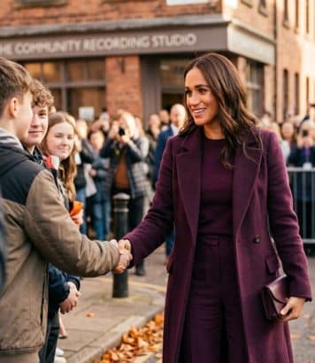 ParisSelectBook - Le manteau aubergine de Meghan Markle prouve que la couleur noire est dépassée cet automne 2026
