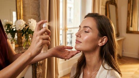 ParisSelectBook - Un maquillage léger et lumineux s'applique en trois gestes selon cette experte beauté