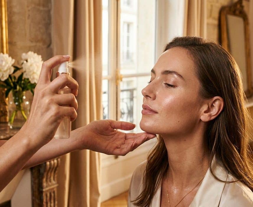 ParisSelectBook - Un maquillage léger et lumineux s'applique en trois gestes selon cette experte beauté