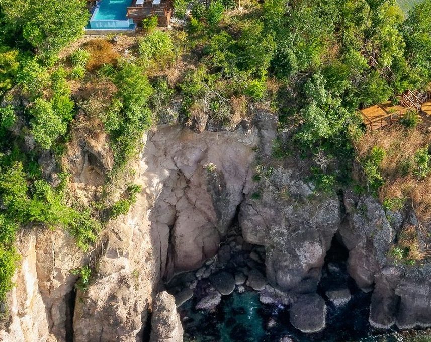 ParisSelectBook - 27 villas sur falaise à Dominique, le luxe selon Relais & Châteaux