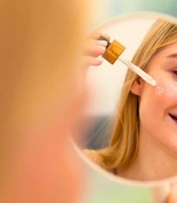 2x plus vite que le rétinol seul : le sérum anti-âge Lancôme que Virginie Efira utilise pour effacer ses rides à 49 ans
