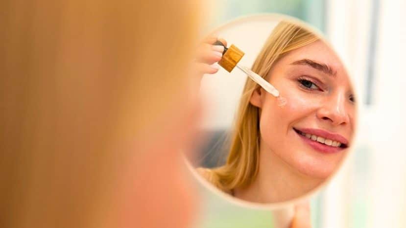 2x plus vite que le rétinol seul : le sérum anti-âge Lancôme que Virginie Efira utilise pour effacer ses rides à 49 ans