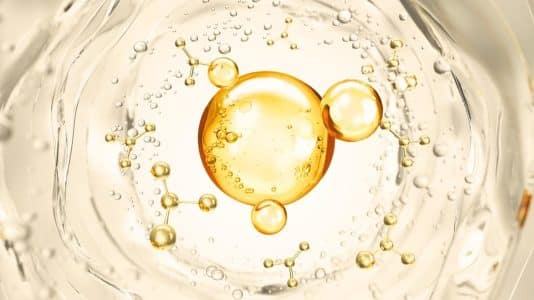 32 000 avis et toujours N°1 des ventes chez Aroma-Zone ce sérum à l'acide hyaluronique à 5,95€