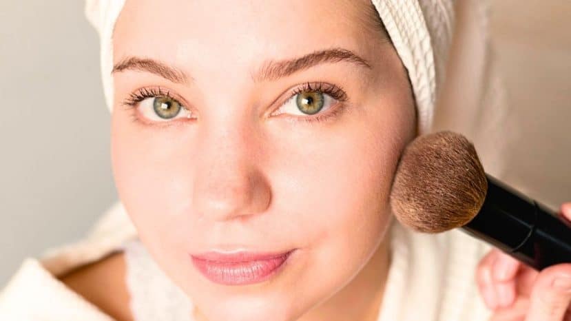 À 15,50 euros, ce fond de teint 100 % vegan Bourjois hydrate pendant 24 heures grâce à ses vitamines C, E et B5