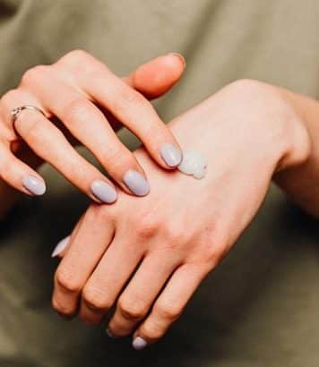 À 5,95 euros, cette crème bio efface vraiment les taches brunes sur les mains en quelques semaines