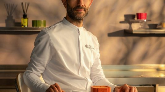 ParisSelectBook - Acqua di Parma fête 110 ans avec des bougies nées de desserts italiens