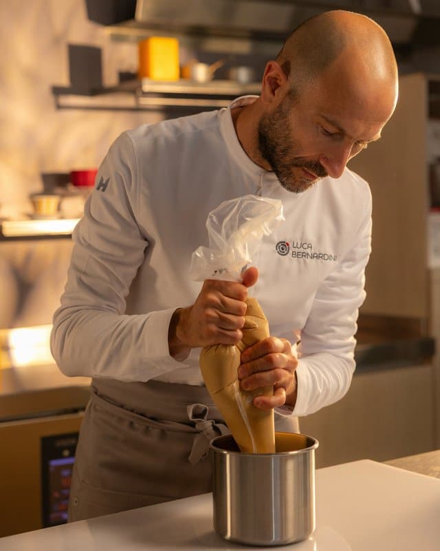 Acqua di Parma fête 110 ans avec des bougies nées de desserts italiens