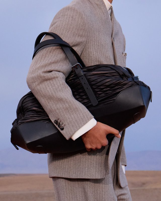 Armani et Kith réinventent le tailleur dans le désert d'Agafay