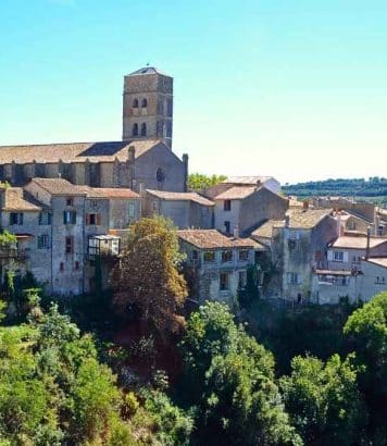 Au pied de la Montagne Noire, ce village de 800 habitants abrite 15 librairies et deux musées du livre