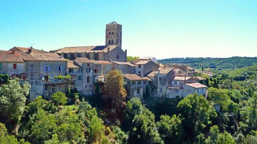 Au pied de la Montagne Noire, ce village de 800 habitants abrite 15 librairies et deux musées du livre