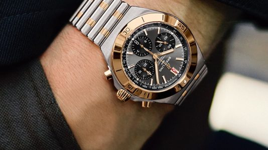 ParisSelectBook - Breitling marie l'or rouge et l'acier sur son Chronomat