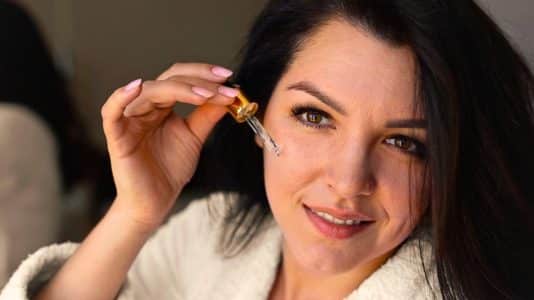Ce sérum anti-âge Nuxe comble les rides de 20 % en un mois et les femmes qui l'ont testé ne peuvent plus s'en passer