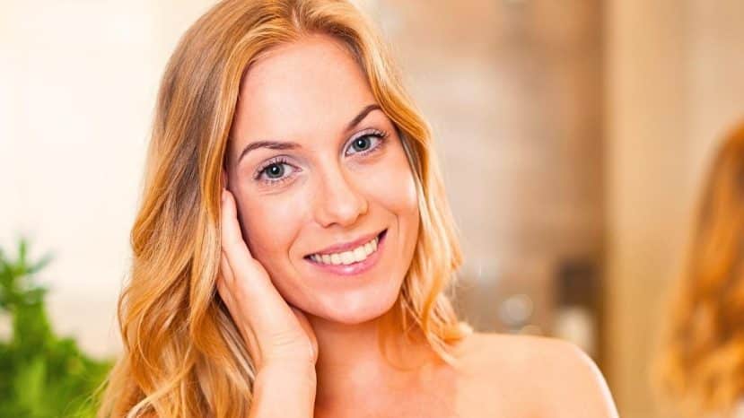 Ce sérum anti-âge à 89€ redessine l'ovale du visage et les bajoues, des zones que vos soins ignorent sûrement