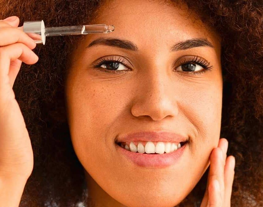 Ce sérum repulpant noté 100/100 sur Yuka raffermit la peau en 28 jours pour 34,90€ et les avant/après sans retouche convainquent