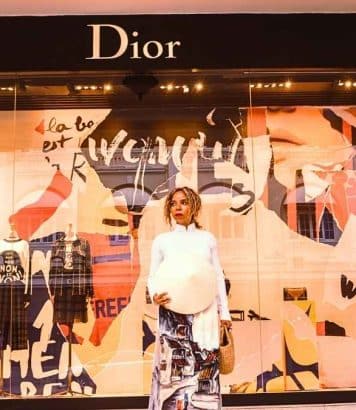Cet accessoire Dior à 95€ transforme votre baume à lèvres en bijou de téléphone à exhiber partout