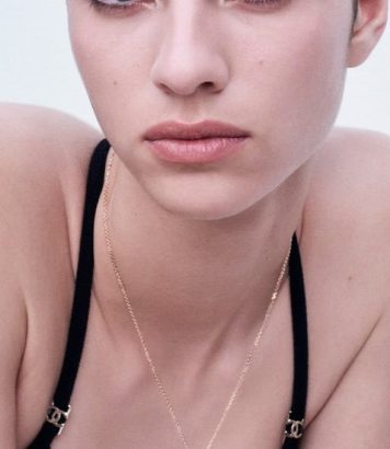 ParisSelectBook - Chanel fait du chiffre 5 un collier en or serti de diamants