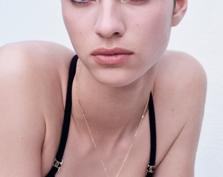 ParisSelectBook - Chanel fait du chiffre 5 un collier en or serti de diamants