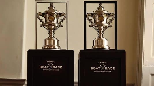 Chanel signe deux trophées en argent poli pour la Boat Race 2027 après 320 heures d'atelier