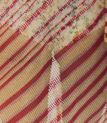 ParisSelectBook - Chez Loewe, des robes en perles de verre tissées comme de la maille