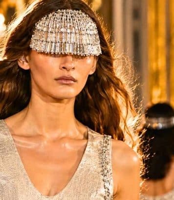 Chez Louis Vuitton, une frange de bijoux en cristal prend la place de la frange à clip