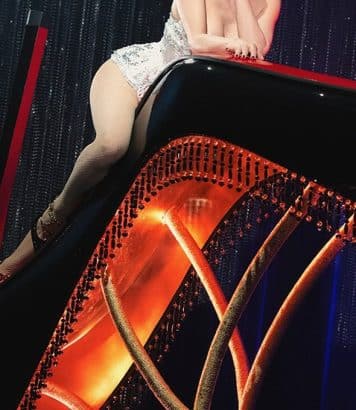 ParisSelectBook - Dita Von Teese et Louboutin transforment le Châtelet en spectacle total