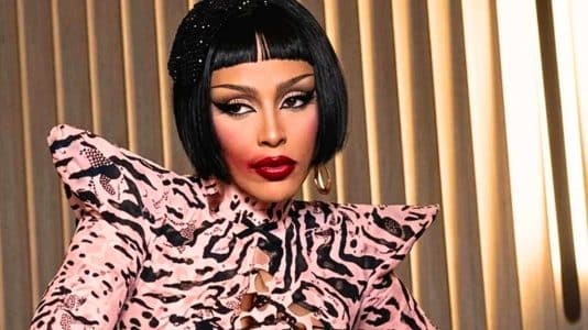 Doja Cat en rouge à lèvres baveux à Paris : le maquillage clownesque qui bouscule le glamour