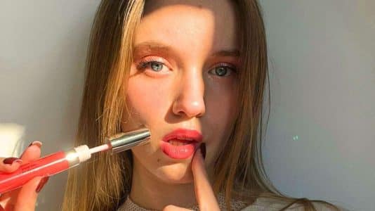 J'ai testé ce gloss coréen 2-en-1 repulpant de Laneige et mes lèvres paraissent plus rebondies en quelques secondes
