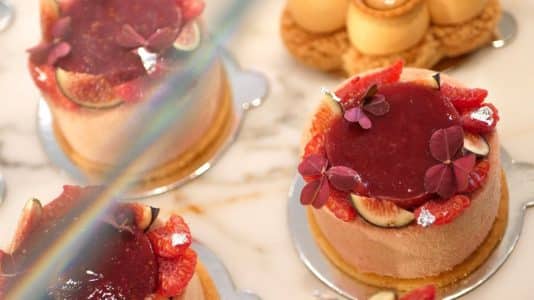 ParisSelectBook - La Butterfly Pâtisserie du Crillon se mobilise pour Octobre Rose