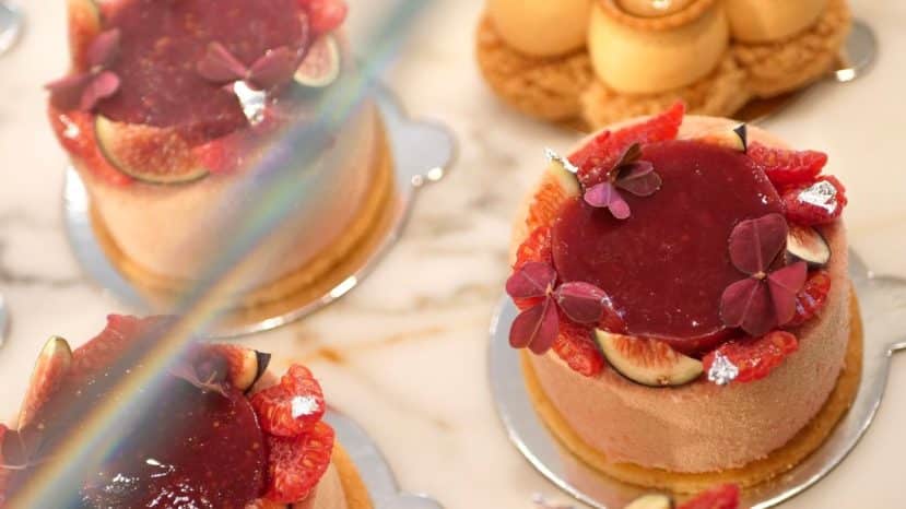 ParisSelectBook - La Butterfly Pâtisserie du Crillon se mobilise pour Octobre Rose