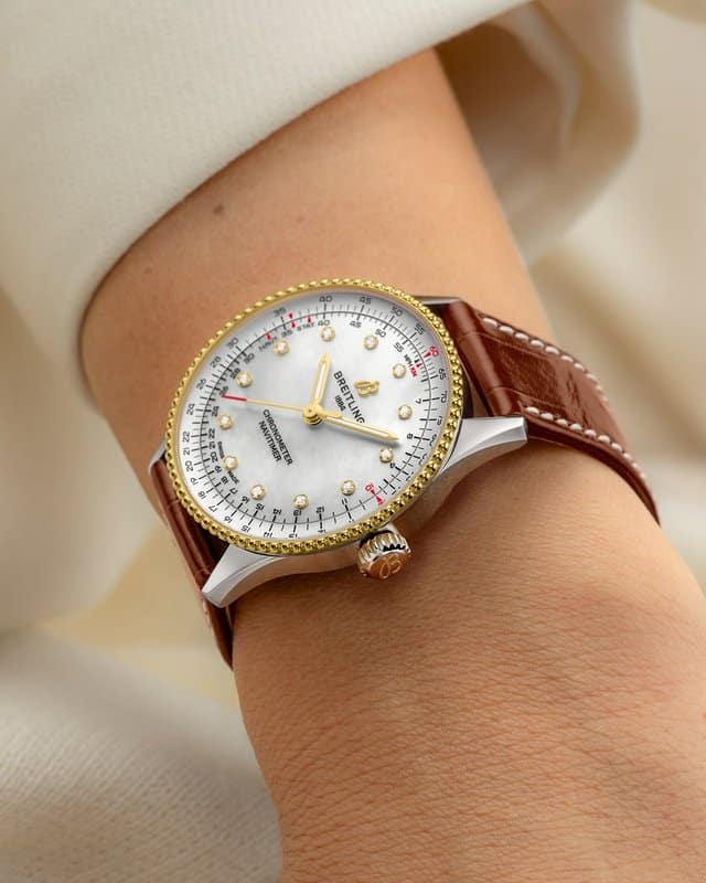 La Navitimer Breitling s'offre nacre et diamants pour elle