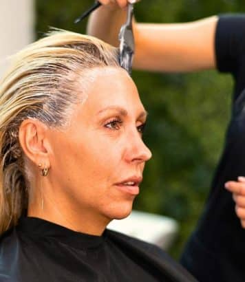 La coiffeuse Ana Martínez révèle l'erreur de timing qui sabote toutes les transitions vers les cheveux gris