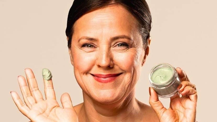 La crème anti-âge Yves Rocher à 35,90€ qui redessine l'ovale du visage en 28 jours avec 98% d'ingrédients naturels
