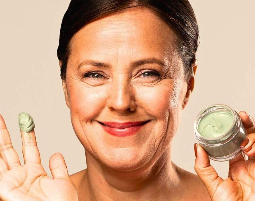 La crème anti-âge Yves Rocher à 35,90€ qui redessine l'ovale du visage en 28 jours avec 98% d'ingrédients naturels