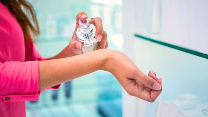 La génération Z a adopté ce parfum Yves Saint Laurent des années 70 comme sa signature olfactive la plus désirée