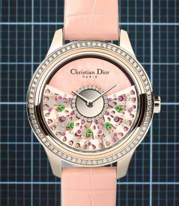 La masse oscillante du Dior Grand Bal Muguet s'affiche en façade et change tout à l'horlogerie couture