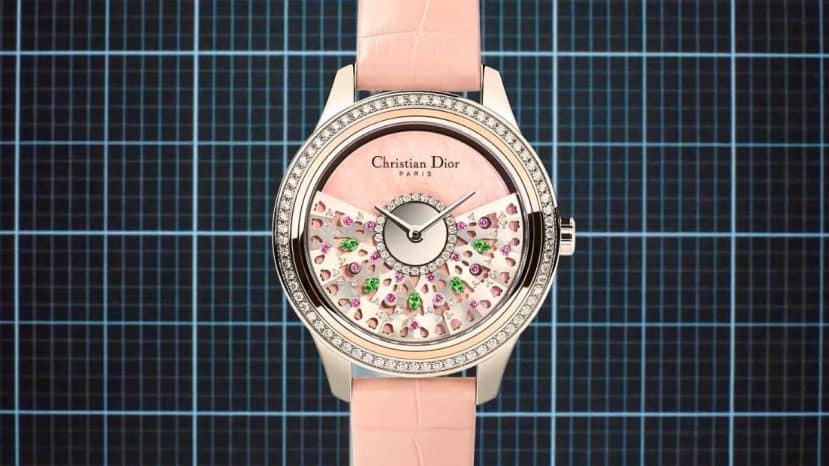 La masse oscillante du Dior Grand Bal Muguet s'affiche en façade et change tout à l'horlogerie couture