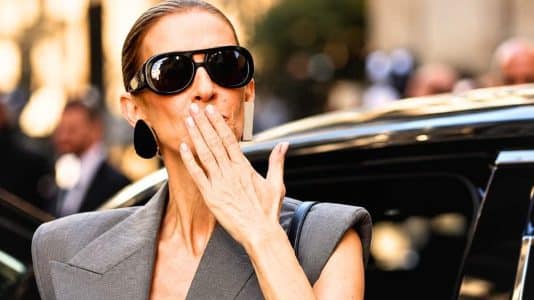 La milk manicure repérée sur Céline Dion efface dix ans de vieillissement sur les mains après 50 ans