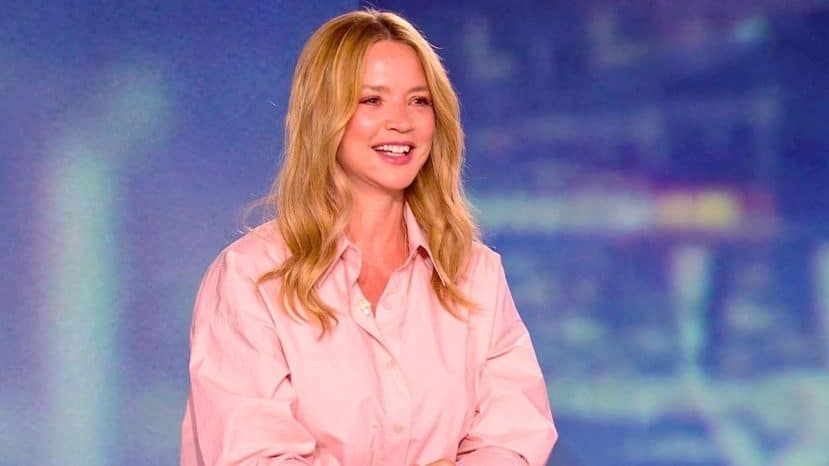 La robe noire satin de Virginie Efira à Londres signe une dernière lettre d'amour à Vaccarello