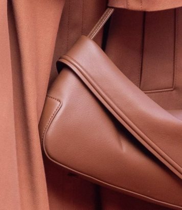 ParisSelectBook - Lacoste transforme son polo culte en sac drapé pour SS27