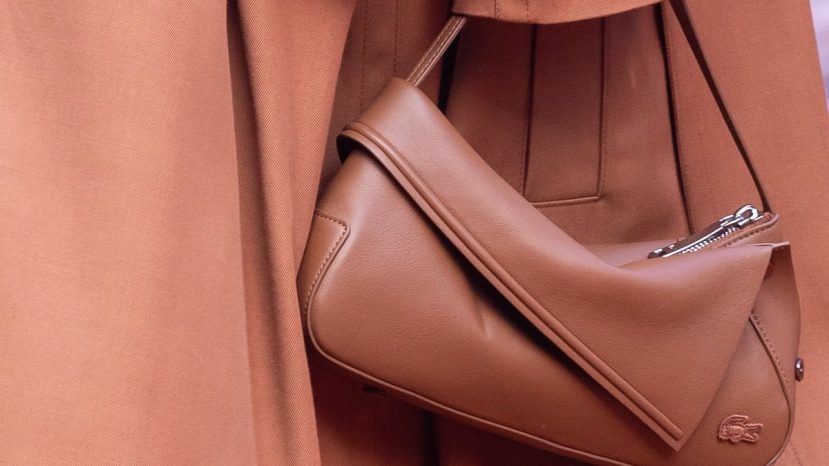 ParisSelectBook - Lacoste transforme son polo culte en sac drapé pour SS27