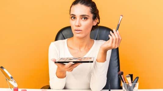 L'astuce de maquilleuse Shiseido pour fixer les taches pigmentaires sans déplacer le correcteur