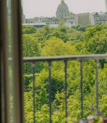 ParisSelectBook - Le Meurice face aux Tuileries, au Louvre et à la tour Eiffel