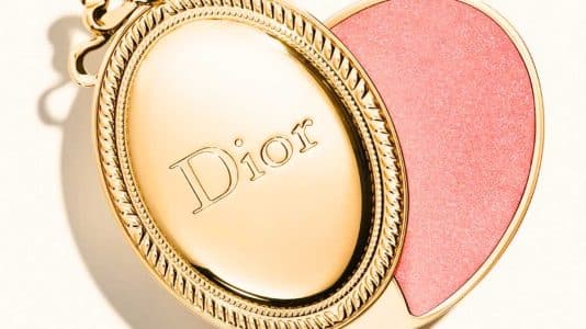 Le baume à lèvres de Dior Beauté qui se colle au dos de votre téléphone est déjà en rupture de stock
