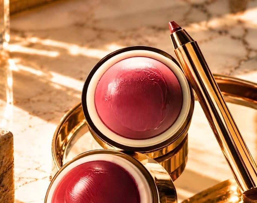 Le blush crème s'impose comme la tendance maquillage de 2026 chez YSL, Prada et Kosas