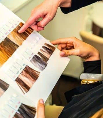 Le brun café au lait, la coloration qui illumine le teint après 40 ans sans passer au blond