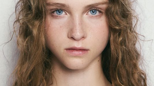 ParisSelectBook - Le regard au coeur du défilé printemps-été 2027 de Louis Vuitton