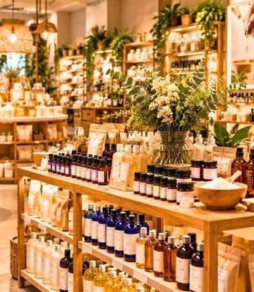 Le sérum collagène vegan Aroma-Zone à 9,95€ lisse les rides en 1 mois selon 1 608 avis